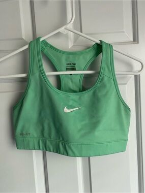 Nike Pro Drifit Sports Bra Green M